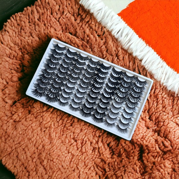 New! ☆ $1.85 A Pair! Faux Mink 40 Pack False Eyelashes Includes Wispy Lashes - Picture 2 of 7